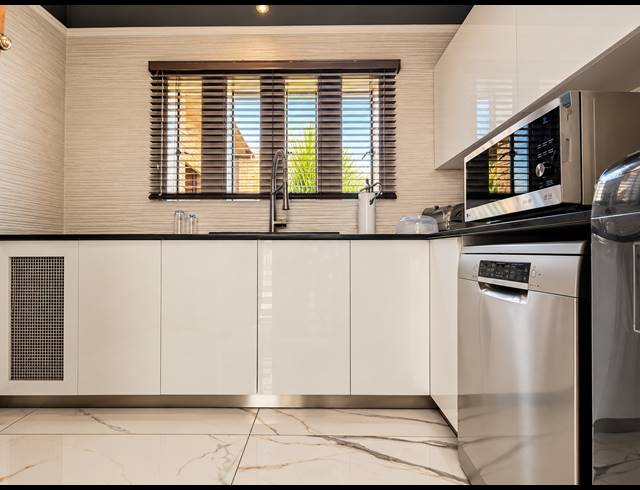 3 BEDROOM TOWNHOUSE FOR SALE IN VANDERBIJLPARK SW 5